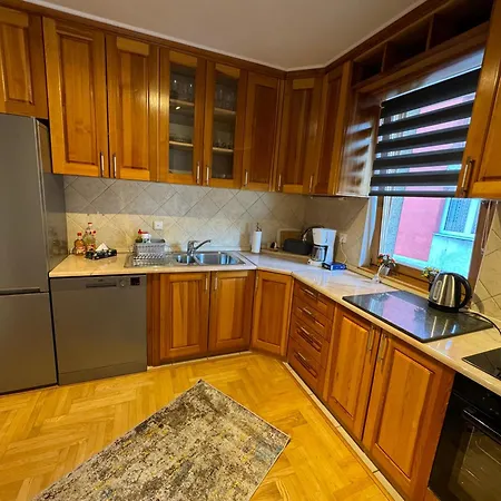 Latin Bridge - 2bdr, 80m2 In With Free Private Parking - Old Town Apartment *