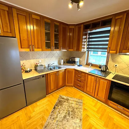 Latin Bridge - 3 Apartment, 80m2 In With Free Private Parking - Old Town *