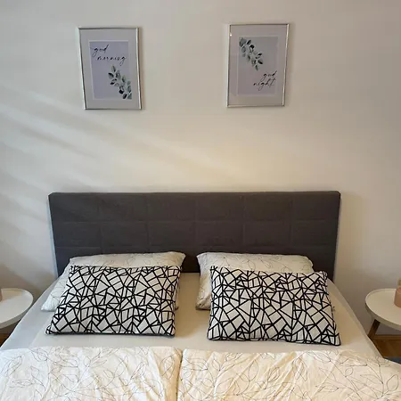 Latin Bridge - 3 Apartment, 80m2 In With Free Private Parking - Old Town *